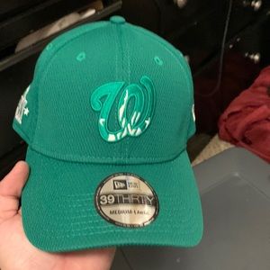 New with tags new era hat . Washington 39thirty hat .